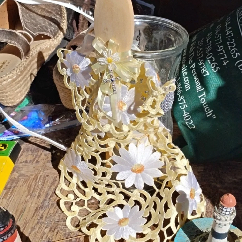 Party Seashell & Lighthouse Coastal Decor Set - Cream & Red